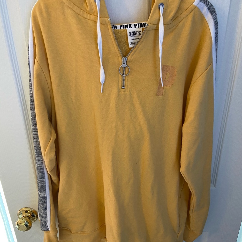 Long sleeve quarter zip